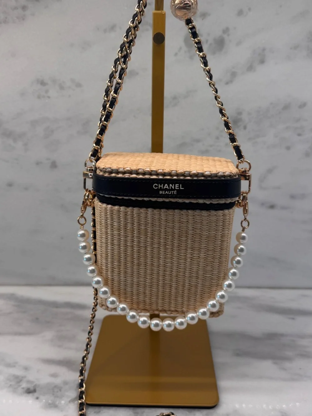 FABULOUS GIFT! CHANEL Beaute Les Beiges Raffia Makeup Vanity Crossbody Bag GWP